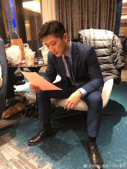 Xuất hiện màn so găng nhan sắc của hot boy các trường học toàn những gương mặt khiến chị em