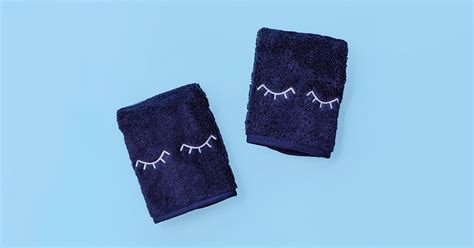 Best Makeup Removing Towels For Eco-Friendly Cleansing