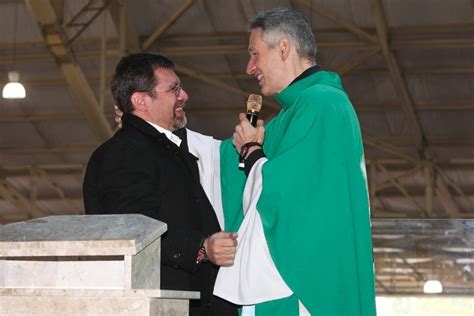 Padre Marcelo Rossi Celebra Missa De Um Ano Da Morte De Hebe Camargo