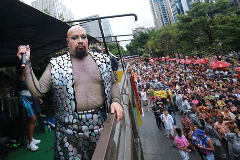 Carnaval Tiago Abravanel agita São Paulo o Bloco do Abrava