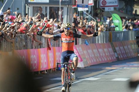 Giro D Italia A Messina Vince Gaviria Dopo L Imbarazzante Gaffe Di