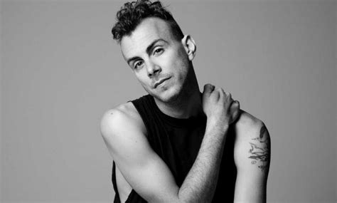 La Voce Androgina Di Asaf Avidan Porta Lincanto Al Botanique