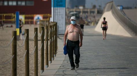 Te Pueden Multar Por Ir Sin Camiseta Por La Calle Y De Cu Nto Es La