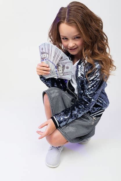 Young Girls With Money Images - Free Download on Freepik