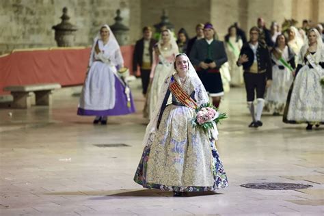 Marina Garc A Fallera Mayor Infantil De Valencia Y Toda Su Corte