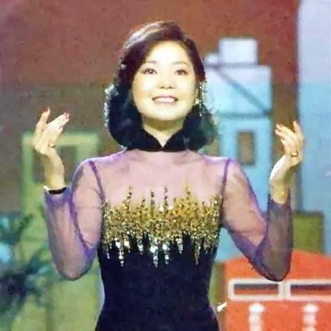 ปกพนโดย Pimsirikarn Kongkittikulpakorn ใน Teresa Teng 鄧麗君 邓丽君 テレサテン