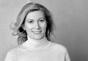 Lily Rose Depp Se D Nude Dans Une Robe Chanel Elle