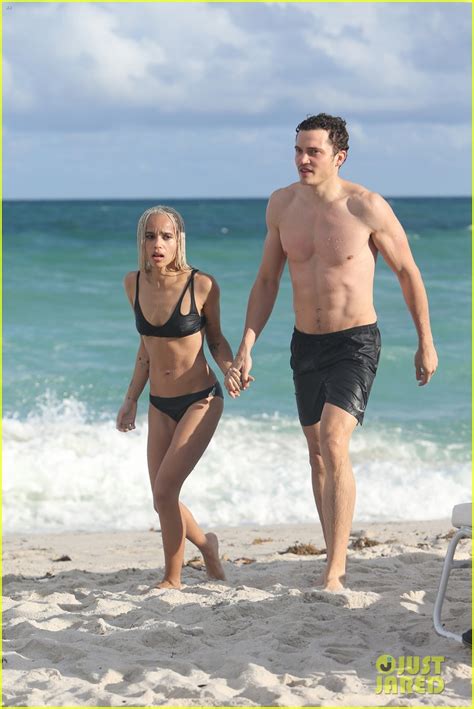 Zoe Kravitz Boyfriend Karl Glusman Flaunt Tons Of Beach Pda Photo