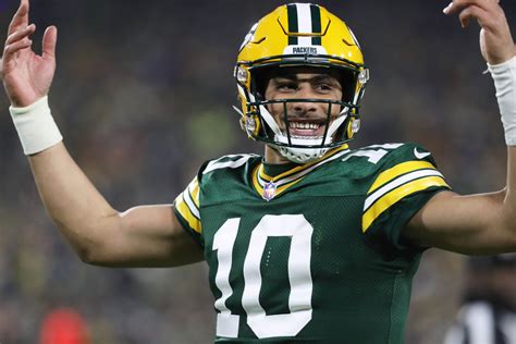 Green Bay Packers Clinch Playoff Berth With 17 9 Win Over Chicago Bears