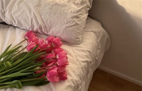 Pin By Rose Sibur On Cute Room Decor Cute Room Decor Pink Tulips