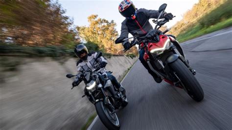 Ducati Streetfighter V E Bmw F R La Sfida Tra Nude Per Tutti I Giorni Gazzetta It