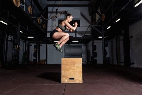 The Pro’s Guide to Box Jump Exercises and Workouts - Onnit Academy