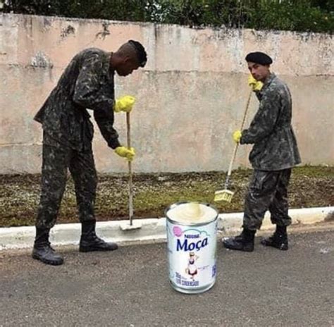 Alguém sabe de outro exército pelo mundo que tenha alguma