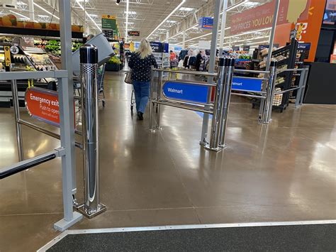 walmarts open door policy