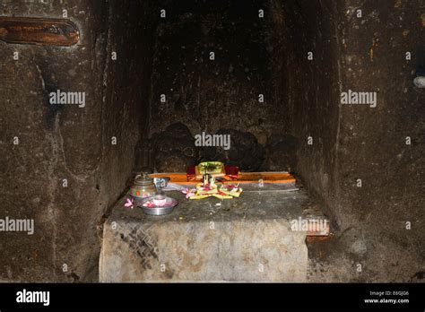 Elefanten höhle Fotos und Bildmaterial in hoher Auflösung Alamy