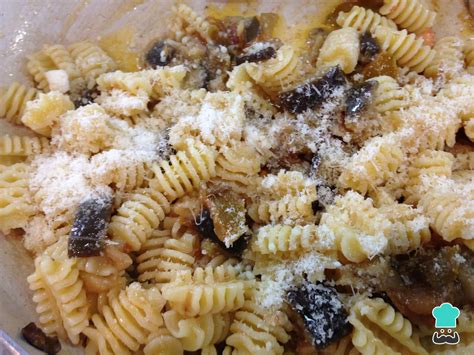 Macarrão berinjela e tomate Fácil