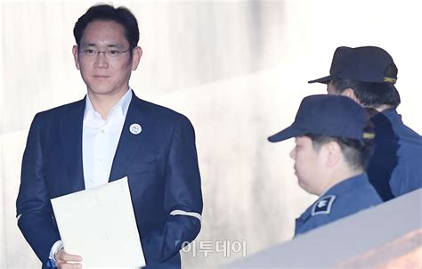 포토 이재용 항소심 결심공판 앞두고 굳은 표정 이투데이