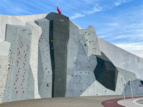 Climbing wall
