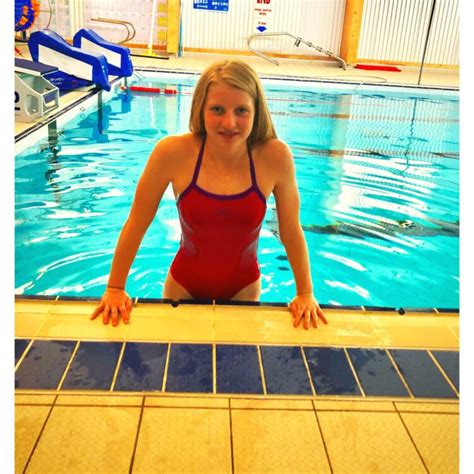 Hot Sexy Chloe Harris Bikini Pics