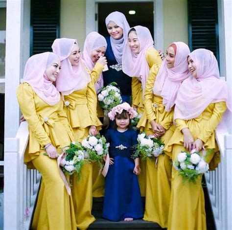 Yang Sesuai Tema Pengantin Dan Bridesmaid 20 Tema Warna Baju Keluarga