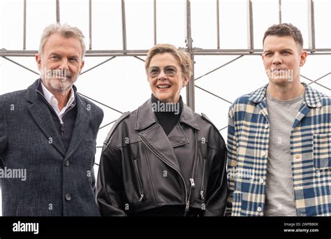 Sam Neill Annette Bening Jake Lacy Visit Empire State Building In New York To Celebrate Series