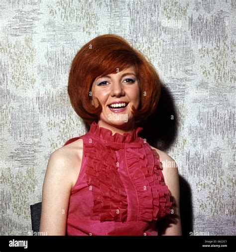 Cilla Black 1960s Stock Photos & Cilla Black 1960s Stock Images - Alamy