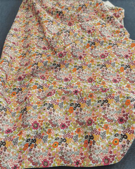 Tissu Style Liberty Fleur Orange Et Prune Tissus Et Nappes Westeel