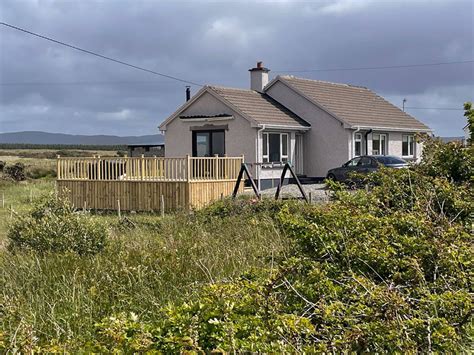 Donegal Beach Cottage with Sea Views - Lettermacaward - Donegal Cottages