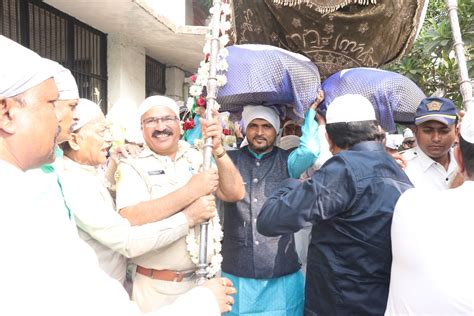 Mahim Mela Begins Mahim Police Presents First Chaadar At Dargah See