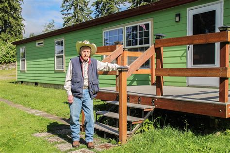 ‘Mr. Hoolie’ spreads love on Whidbey | South Whidbey Record