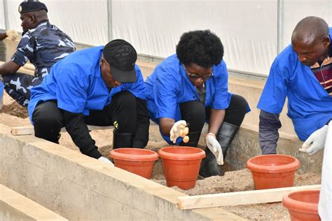 RTNB on Twitter Le BurundiGov Gervais Ndirakobuca a procédé à la