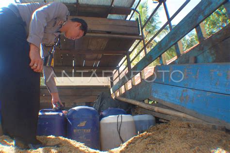 PENYELUNDUPAN MINYAK TANAH ANTARA Foto