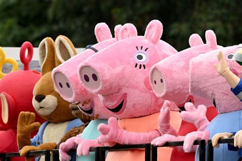 Peppa Pig Introduces Show S First Ever Same Sex Couple