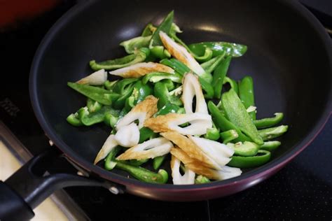 人気のお弁当の作り置き常備菜。ピーマンとちくわのきんぴらのレシピ。 つくりおき食堂