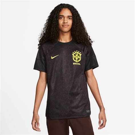 Brasil vai estrear camisa preta de goleiro na Copa contra a Croácia