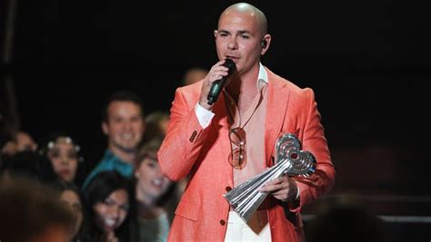 Pitbull calls out Sterling at iHeartRadio Awards