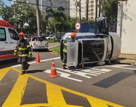 Acidente Carro Tombado Depois De Colis O No Parque Faber I S O