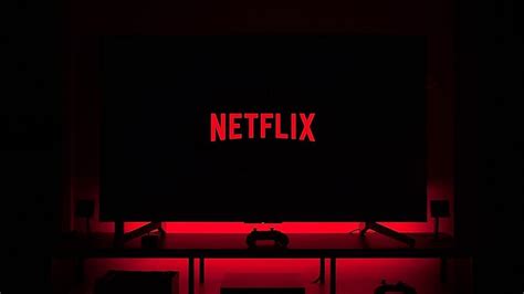 Netflix in Yeni Dizisi Kasaba nın Oyuncuları Belli Oldu Okan Yalabık