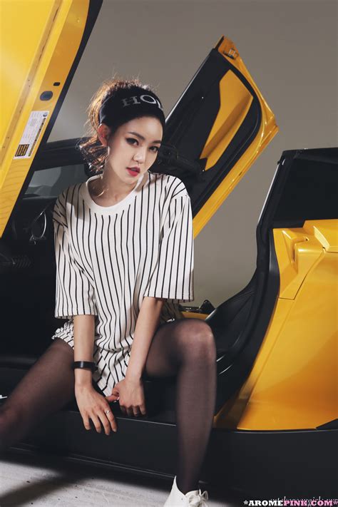 Park Eunsol Hot Posing With A Lamborghini AromePink