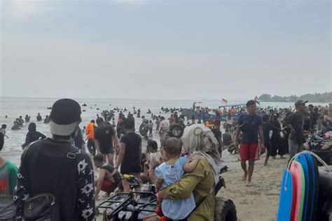 Hingga H Lebaran Ribu Orang Berwisata Ke Pantai Anyer