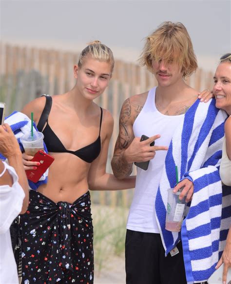 Hailey Baldwin And Justin Bieber Romantic Picnic On The Beach In The