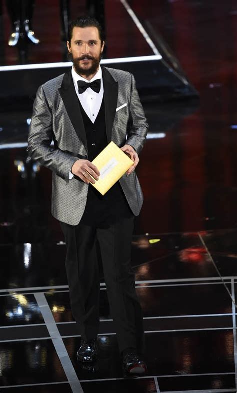 Matthew McConaughey presents at the 2015 Oscars|Lainey Gossip ...