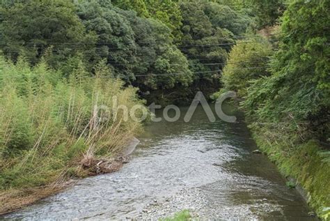 朝の清々しい空気に包まれる阿多古川と山々 No 27875467｜写真素材なら「写真ac」無料（フリー）ダウンロードok