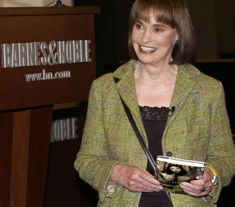 Heiress And Jeans Queen Gloria Vanderbilt Dies At 95