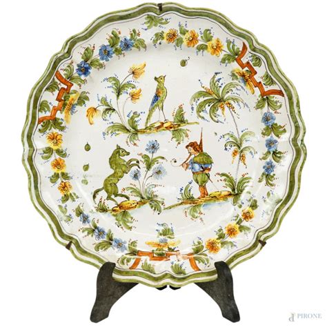 Piatto In Maiolica Bianca Dipinta In Policromia Francia Xviii Secolo