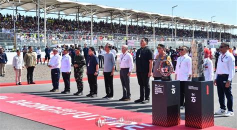 Presiden Jokowi Saksikan Dan Serahkan Trofi Juara Pertamina Grand Prix