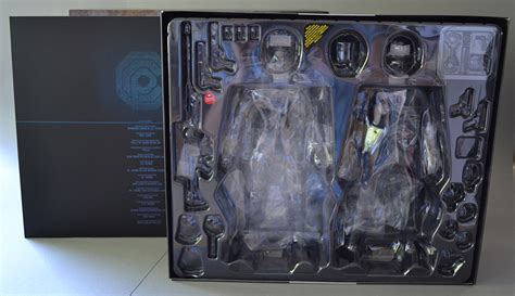 Hot Toys RoboCop Battle Damaged Alex Murphy MMS