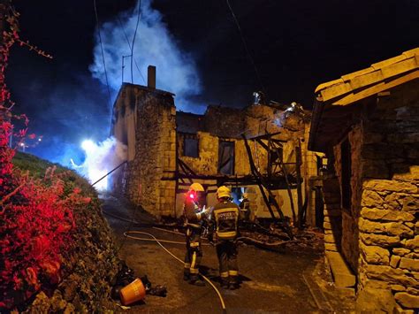 Un Incendio Calcina Una Vivienda Y Afecta A Otras Dos En Corvera De Toranzo