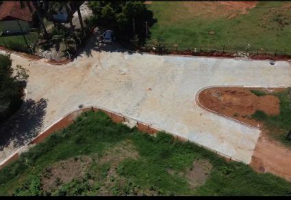 Trecho da estrada em frente à Igreja Nossa Senhora Aparecida no Bairro