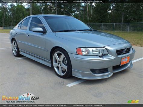 Front 3/4 View of 2006 Volvo S60 R AWD Photo #1 | DealerRevs.com